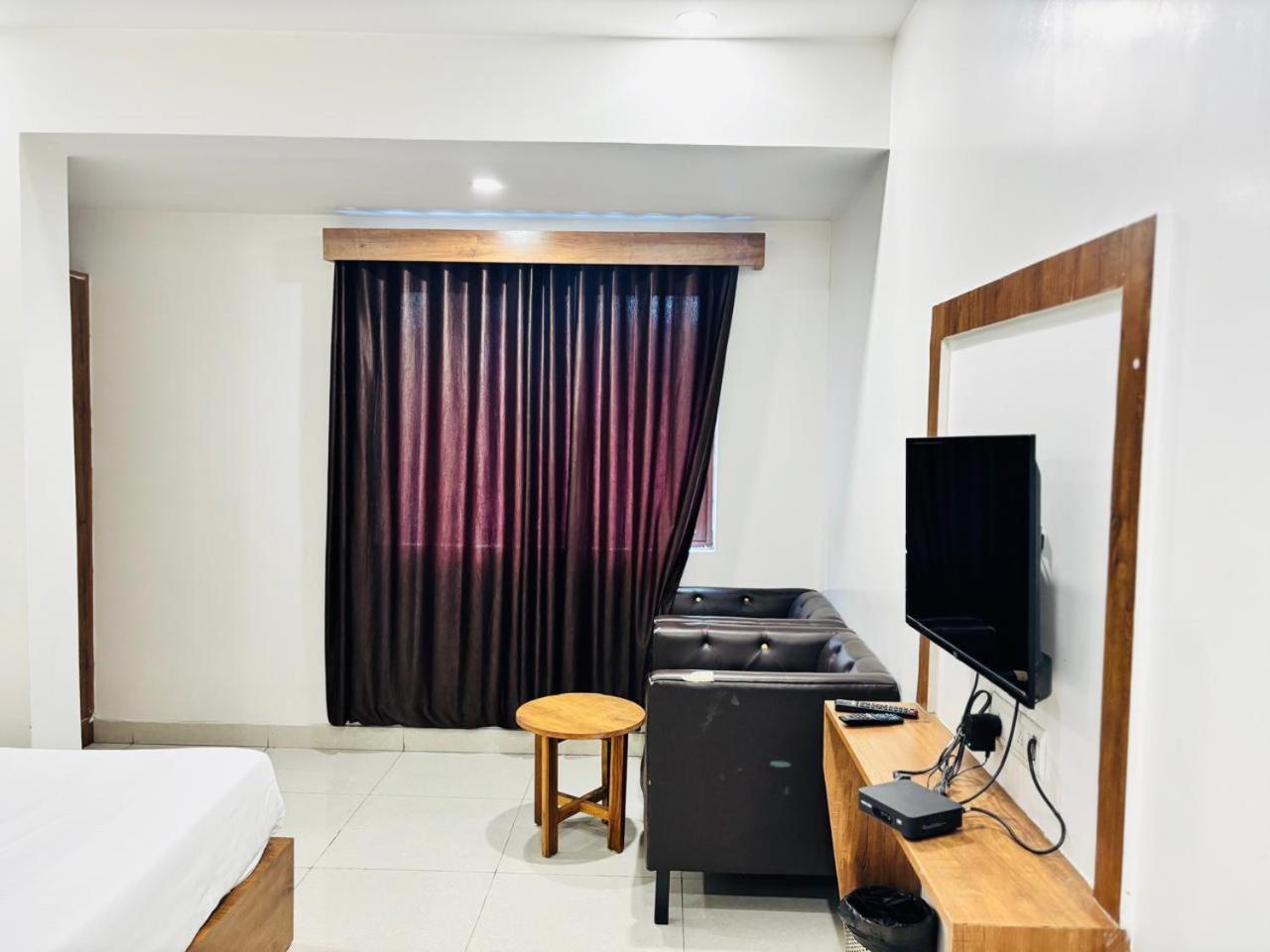 Hotel Bg Inn Бангалор Экстерьер фото